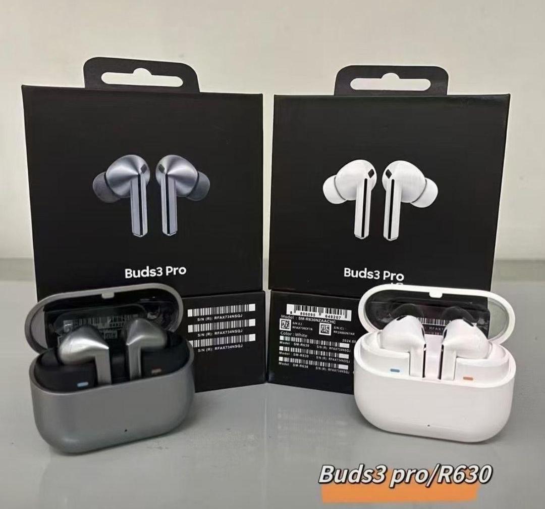 Two packages of Buds3 Pro earbuds with open cases on a light gray background.